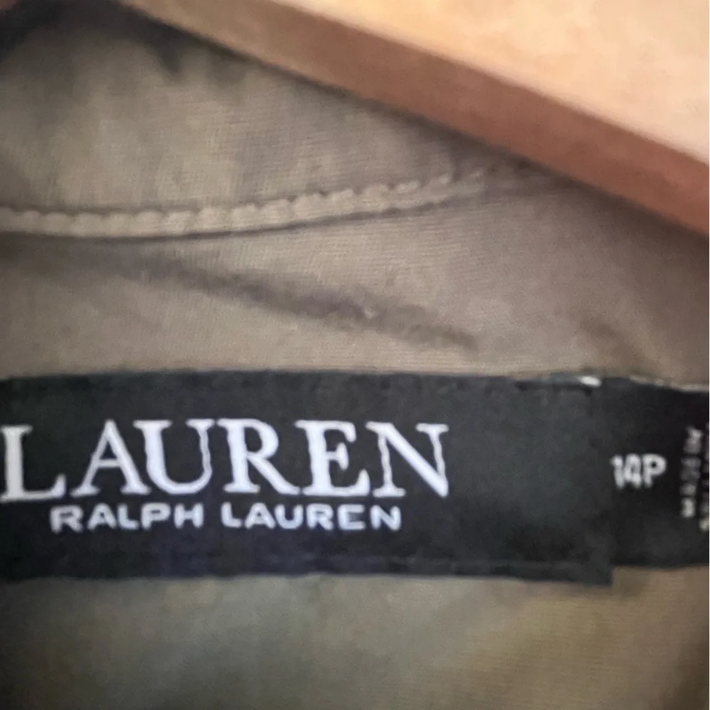 Lauren Ralph Lauren Women’s Olive Twist Front Crop Shirt Sz 14P Quiet Luxury - Picture 5 of 6